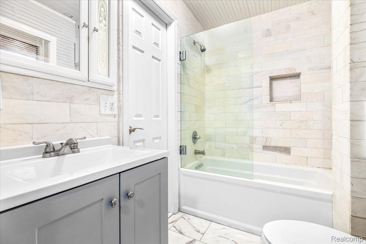 9146 Dexter-Pinckney Road Pinckney, MI 48169 - Photo 13 of 29 Gallery Image 13