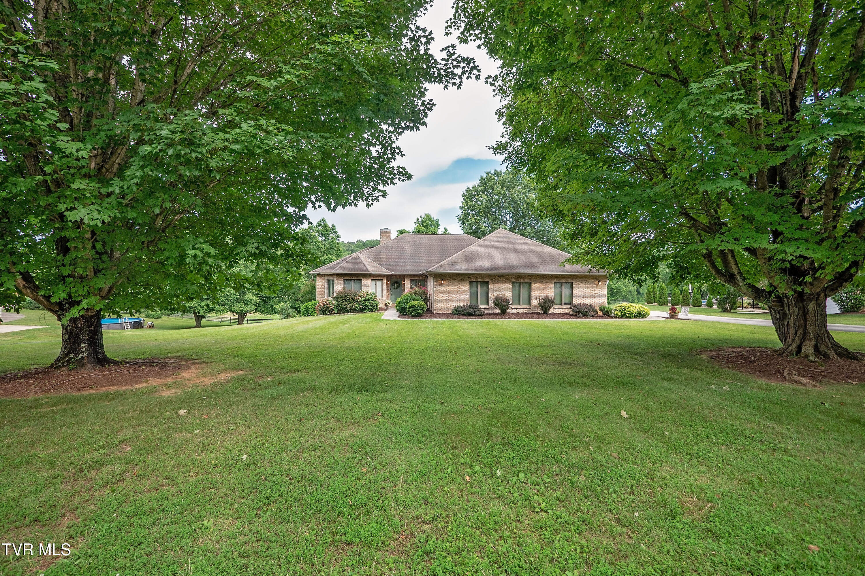 211 Saddle Ridge Drive Kingsport, TN 37664 - Photo 3 of 93 P1640797