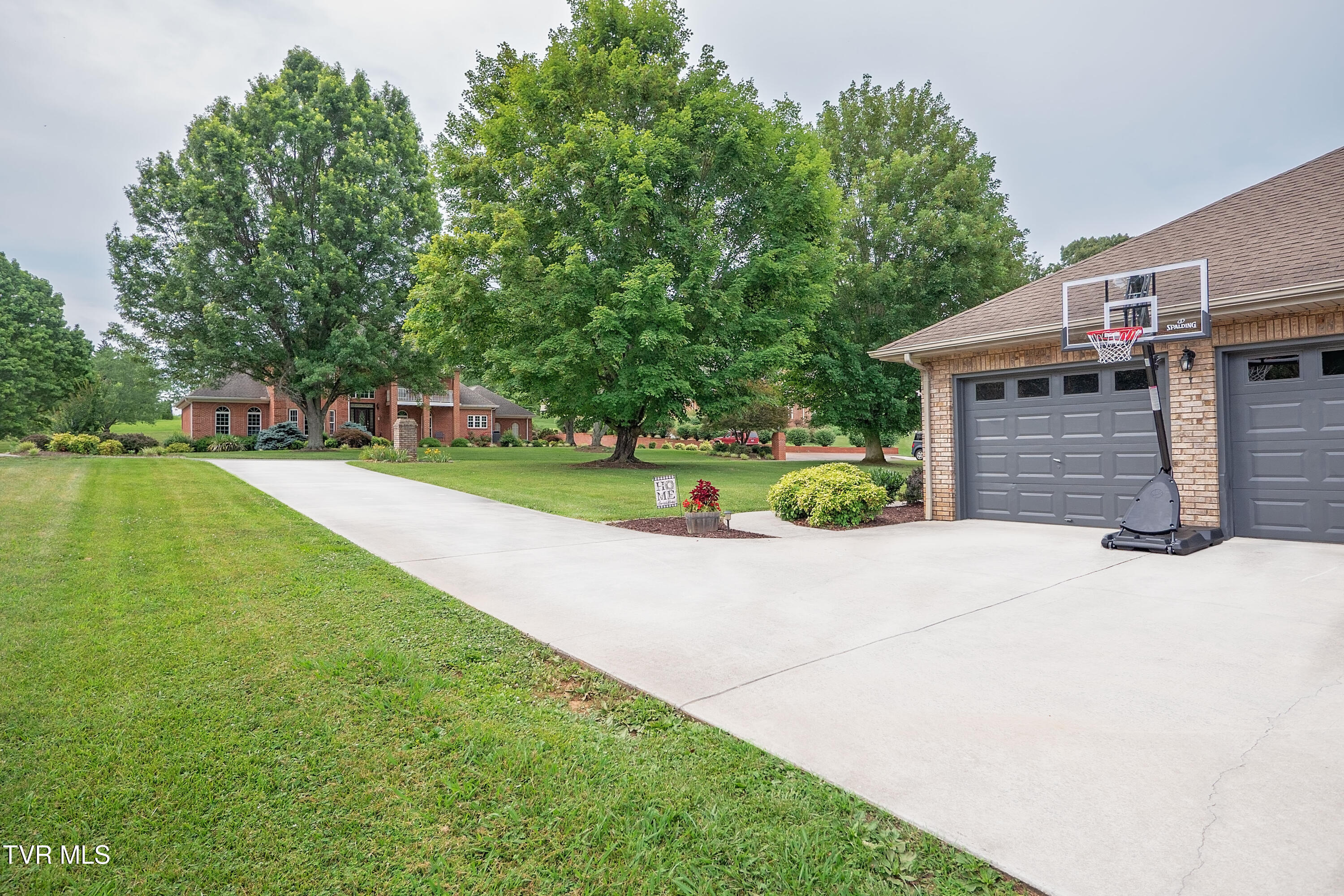 211 Saddle Ridge Drive Kingsport, TN 37664 - Photo 8 of 93 P1640885