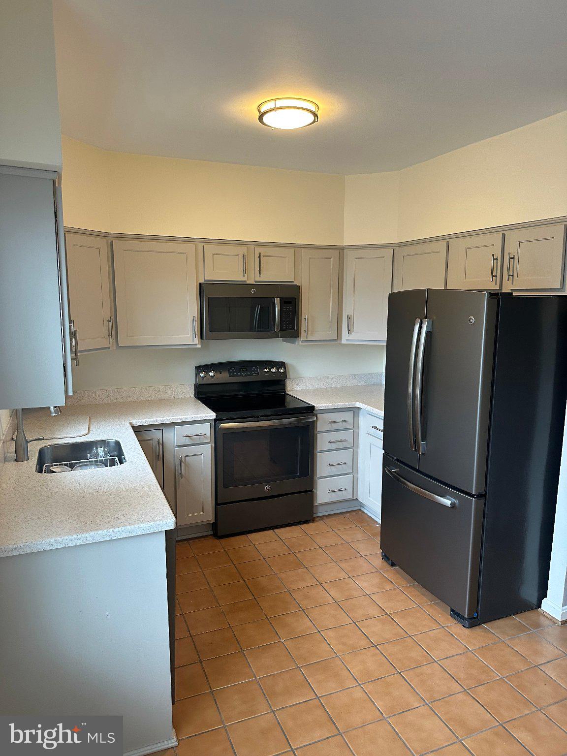 942 South Rolfe Street Arlington, VA 22204 - Photo 2 of 34 Modern kitchen with sleek finishes.