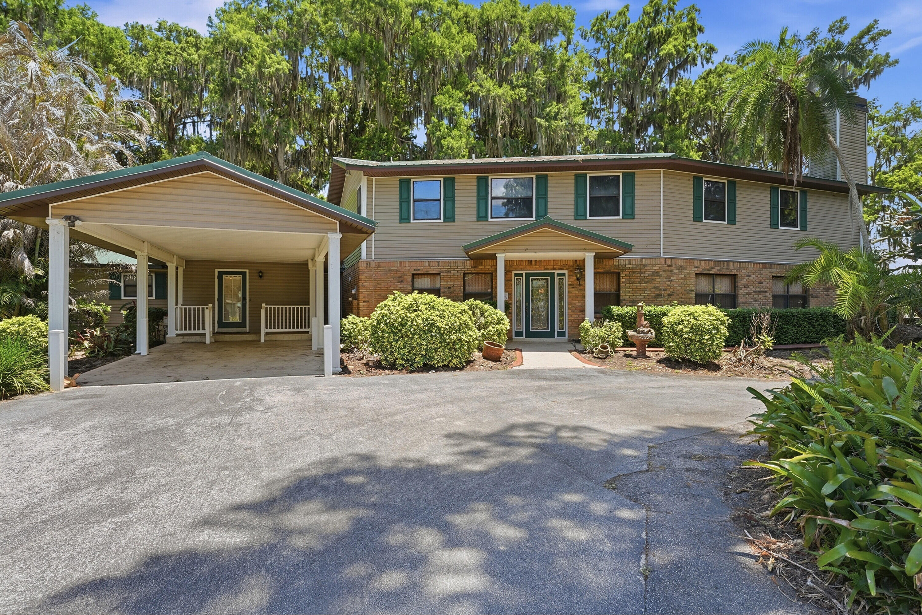 200 Windy Point Road Lake Placid, FL 33852 - Photo 2 of 74 a front view of a house with a yard and garage