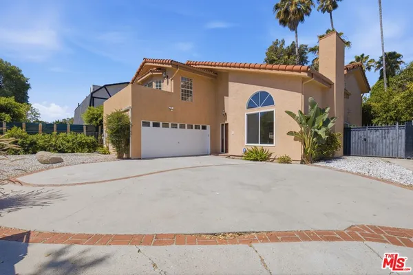 $1,349,000 | 19250 West Oxnard Street, Tarzana, CA 91356