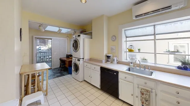 $4,500 | 307 Tappan Street, Unit 3, Brookline, MA 02445