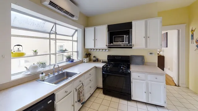 $4,500 | 307 Tappan Street, Unit 3, Brookline, MA 02445