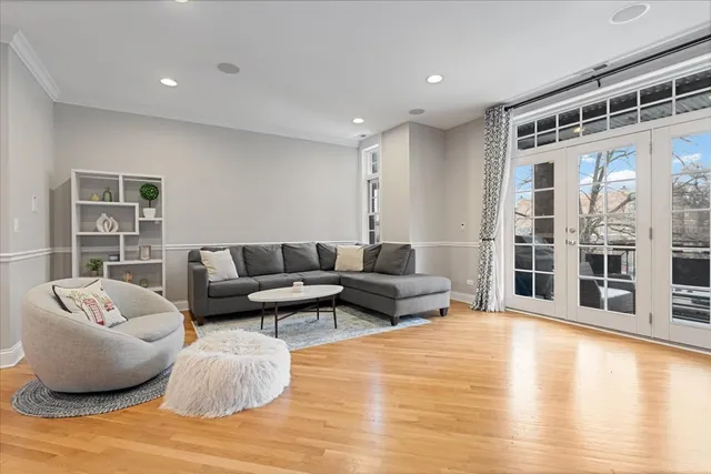 $775,000 | 723 West Diversey Parkway, Unit 3E, Chicago, IL 60614