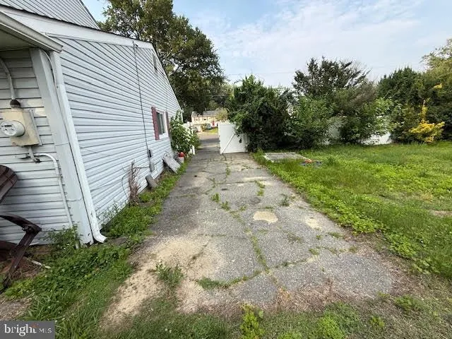 a view of a back yard of the house