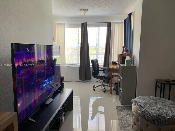 $2,050 | 3330 Pinewalk Drive North, Unit 1621, Margate, FL 33063