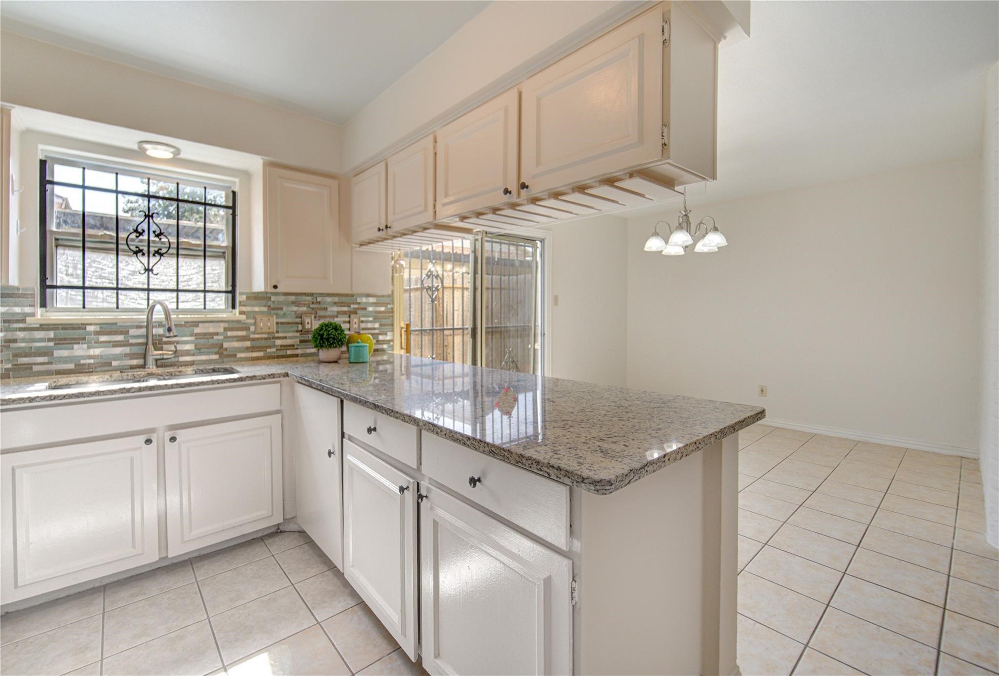 14633 Perthshire Road Houston, TX 77079 - Photo 18 of 48