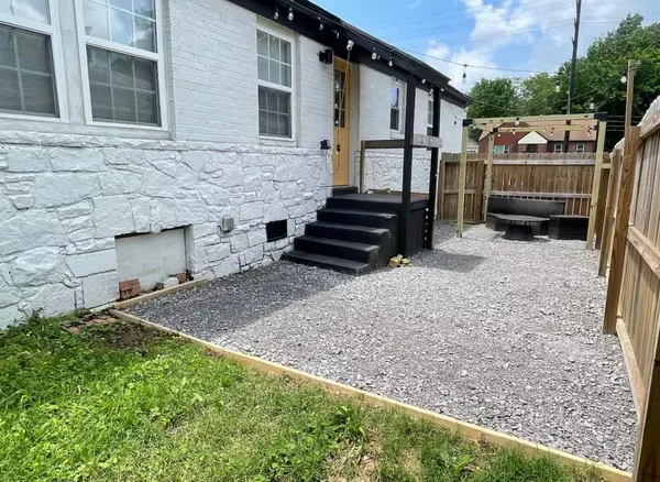 $1,800 | 84 North Holmes Street, Memphis, TN 38111