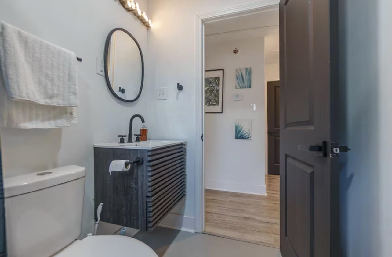 84 North Holmes Street Memphis, TN 38111 - Photo 9 of 18 Bathroom with vanity and toilet