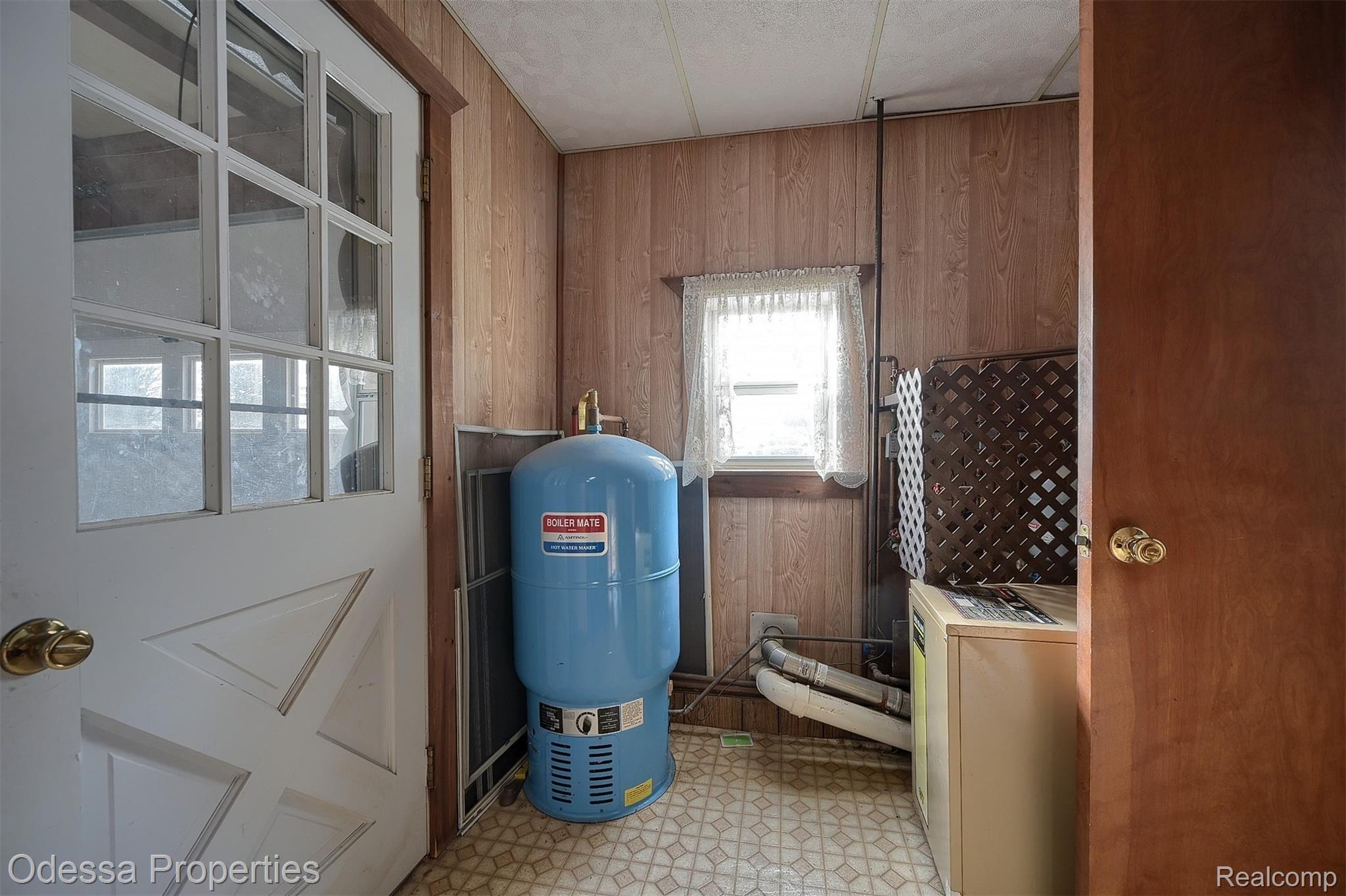 105 Seltzer Road Croswell, MI 48422 - Photo 34 of 84 34-Utility-Room.jpg