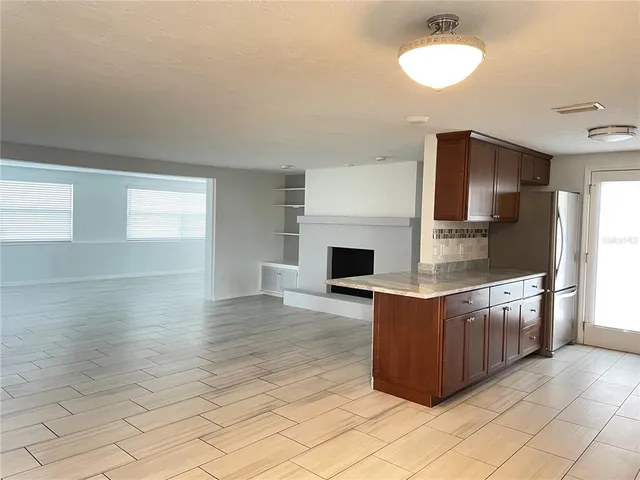 $2,500 | 6405 White Sands Terrace, Sarasota, FL 34231