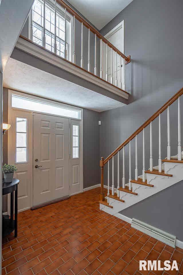 6535 James Road Bettendorf, IA 52722 - Photo 4 of 24 Gallery Image 4