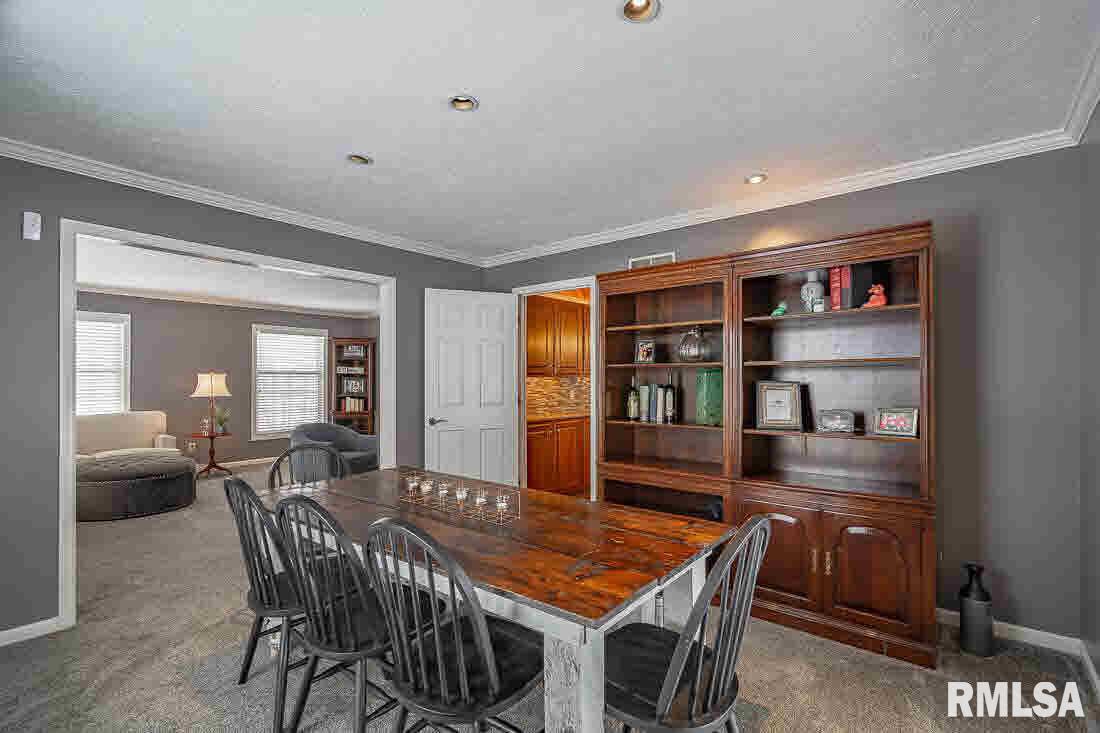 6535 James Road Bettendorf, IA 52722 - Photo 8 of 24 Gallery Image 8