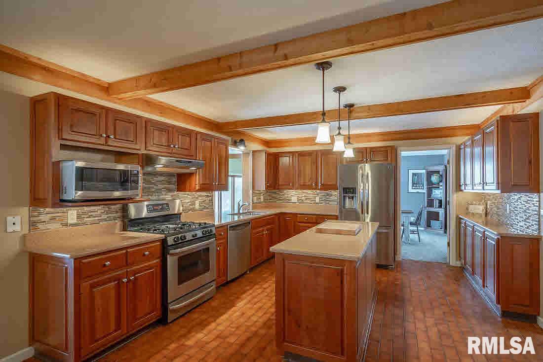 6535 James Road Bettendorf, IA 52722 - Photo 10 of 24 Gallery Image 10