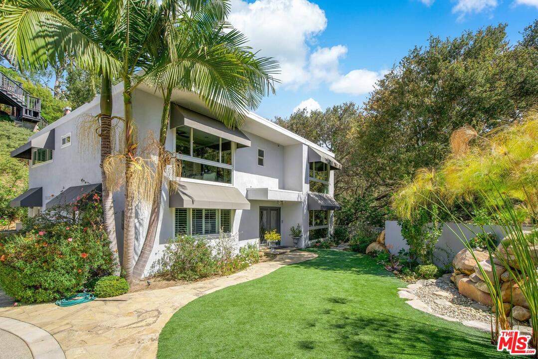 1068 Casiano Road Los Angeles, CA 90049 - Photo 1 of 39