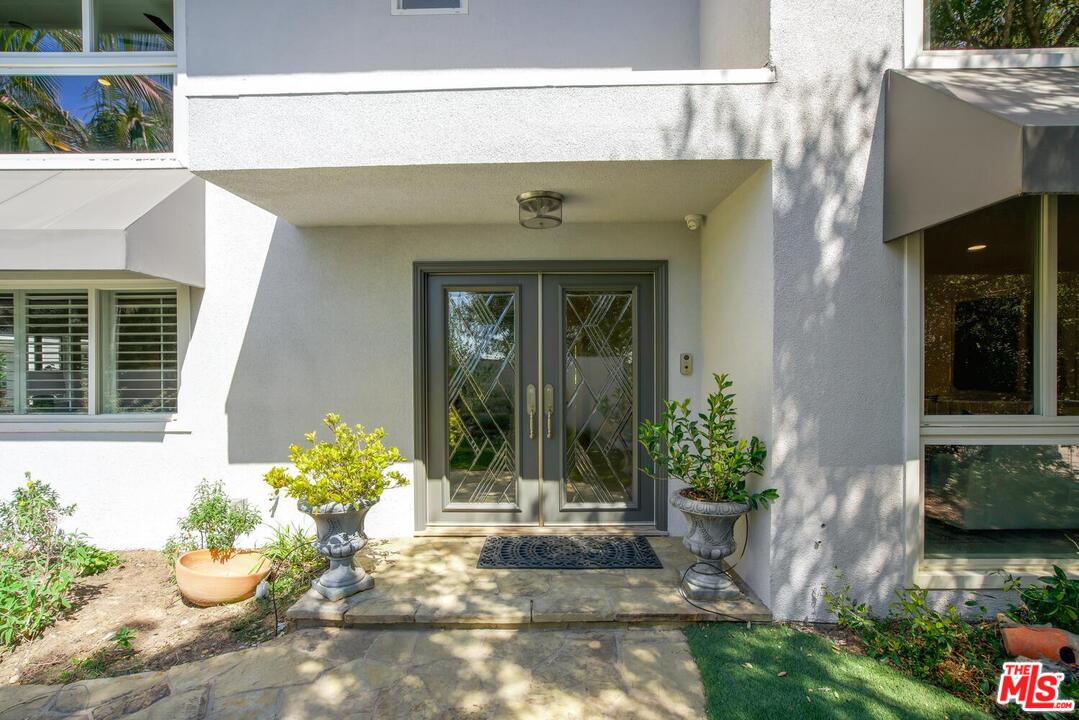 1068 Casiano Road Los Angeles, CA 90049 - Photo 2 of 39