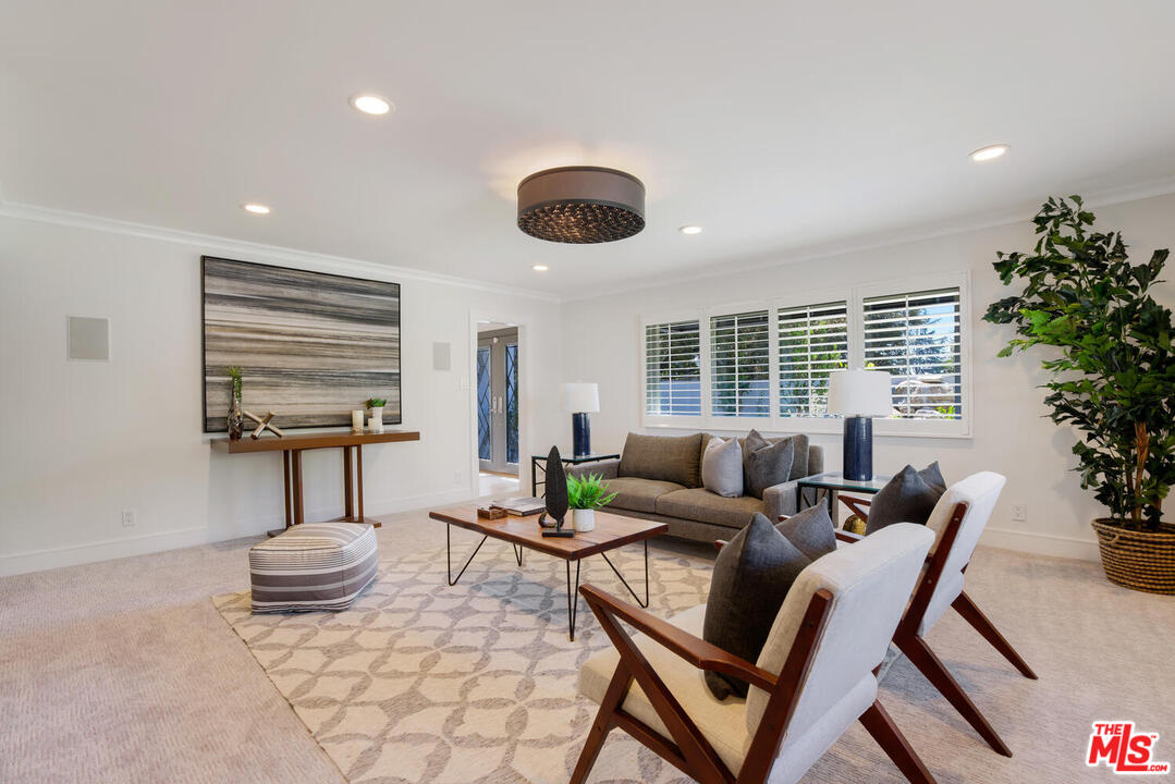 1068 Casiano Road Los Angeles, CA 90049 - Photo 11 of 39