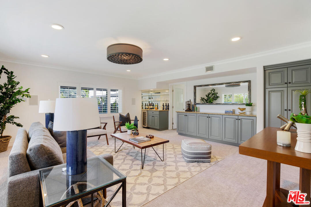 1068 Casiano Road Los Angeles, CA 90049 - Photo 12 of 39