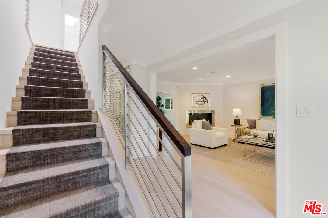1068 Casiano Road Los Angeles, CA 90049 - Photo 15 of 39