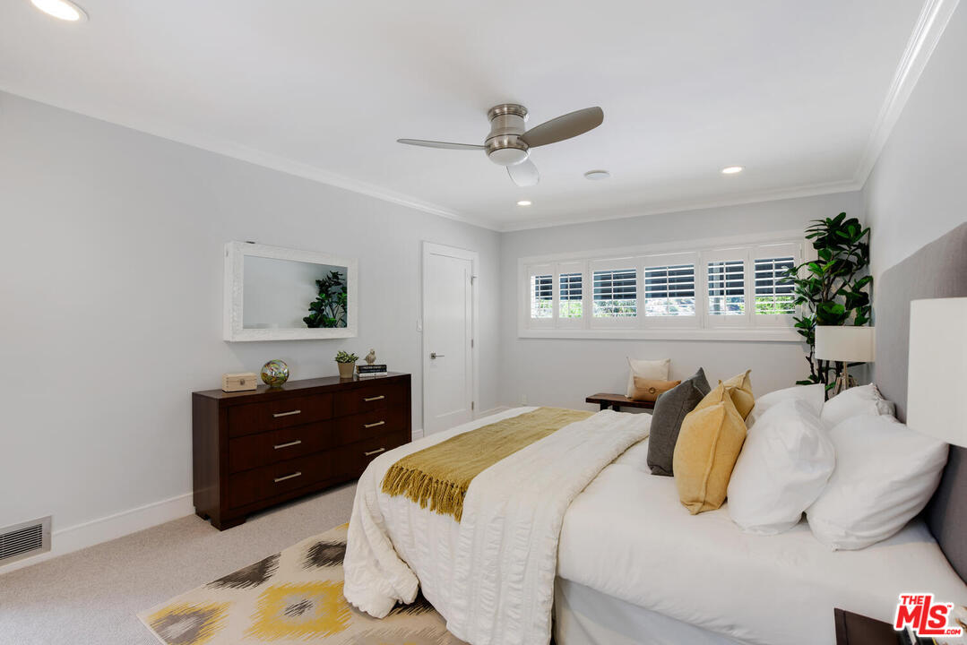 1068 Casiano Road Los Angeles, CA 90049 - Photo 17 of 39