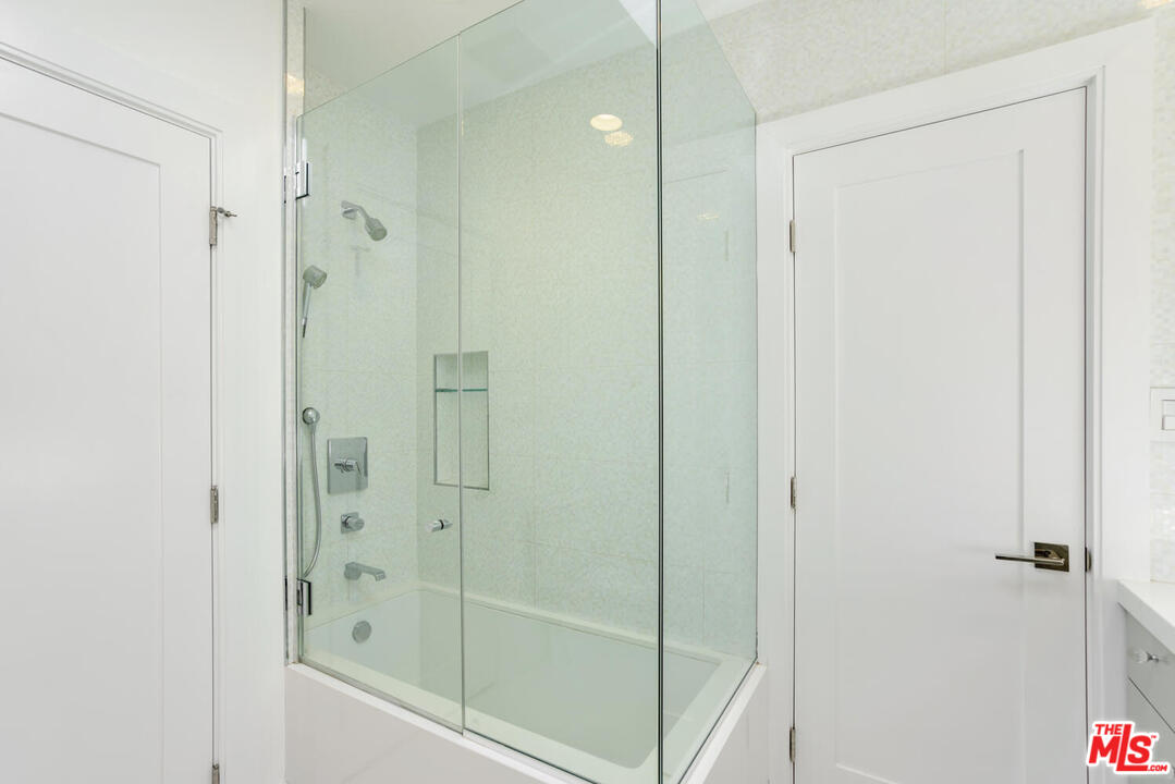 1068 Casiano Road Los Angeles, CA 90049 - Photo 21 of 39