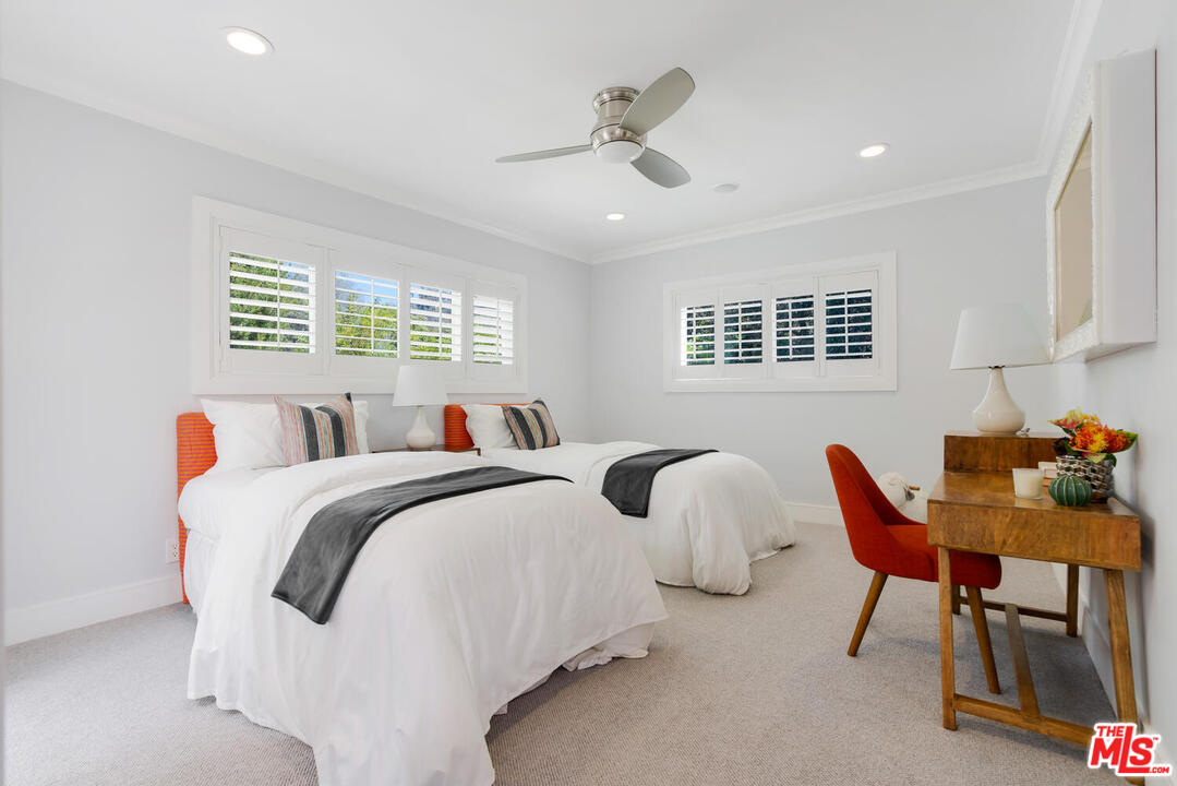 1068 Casiano Road Los Angeles, CA 90049 - Photo 22 of 39