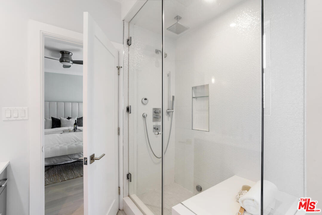 1068 Casiano Road Los Angeles, CA 90049 - Photo 25 of 39