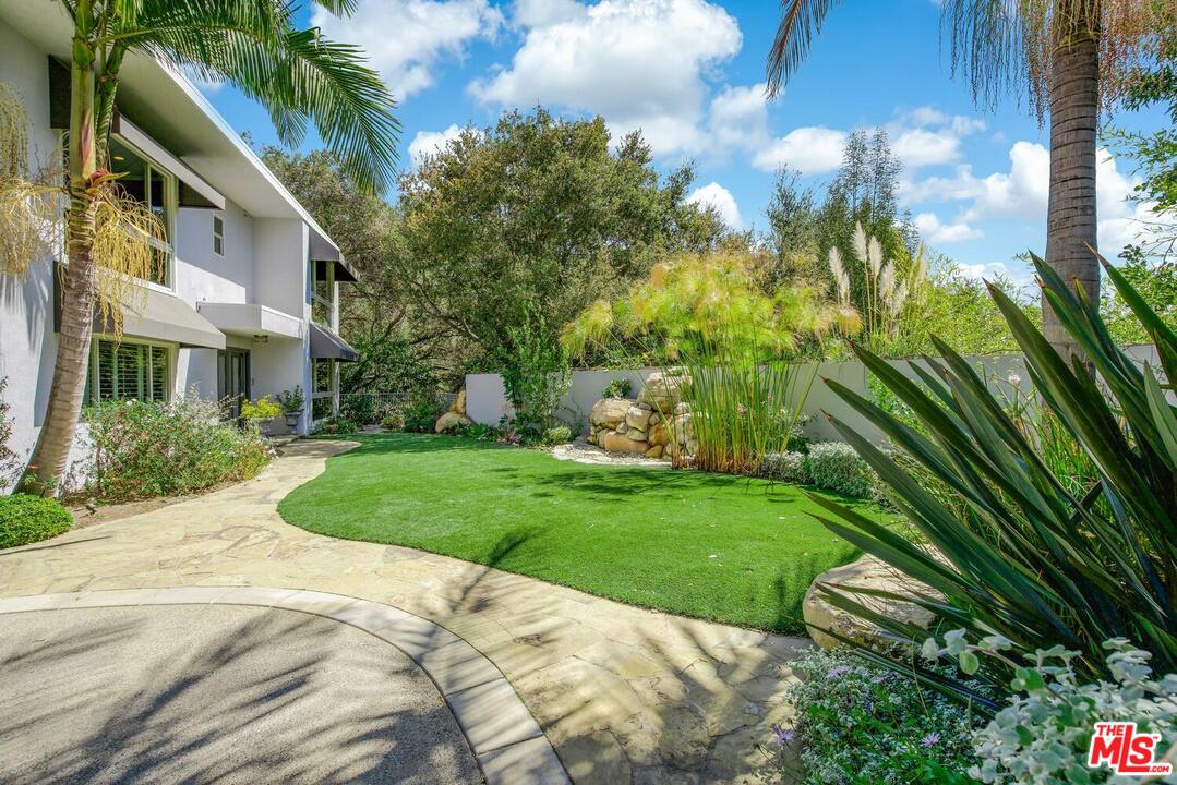 1068 Casiano Road Los Angeles, CA 90049 - Photo 28 of 39