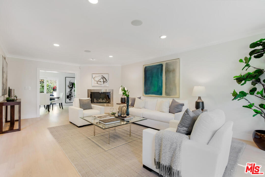 1068 Casiano Road Los Angeles, CA 90049 - Photo 4 of 39