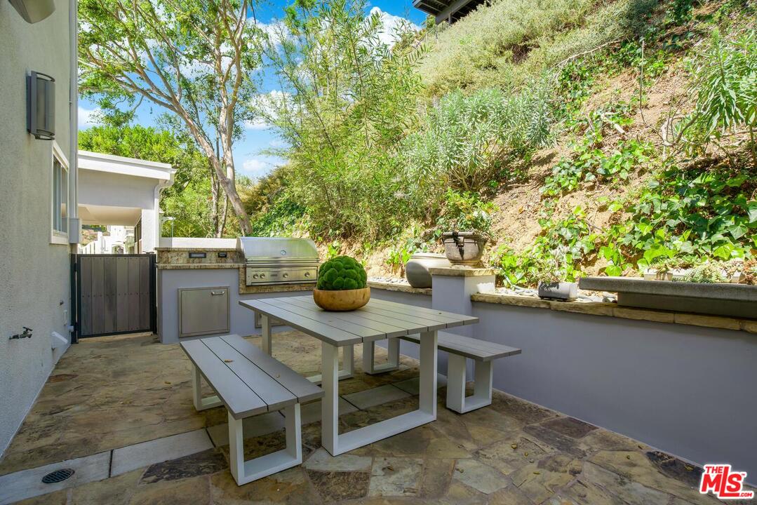1068 Casiano Road Los Angeles, CA 90049 - Photo 31 of 39
