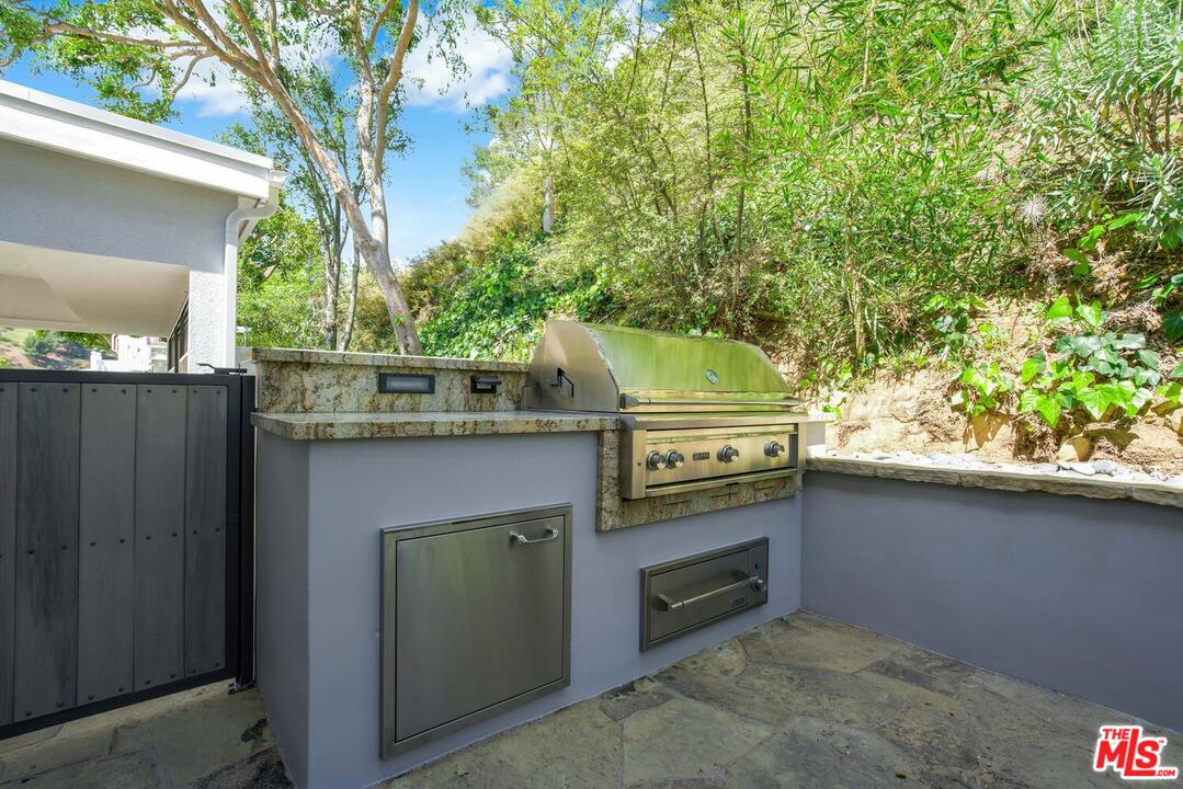 1068 Casiano Road Los Angeles, CA 90049 - Photo 32 of 39