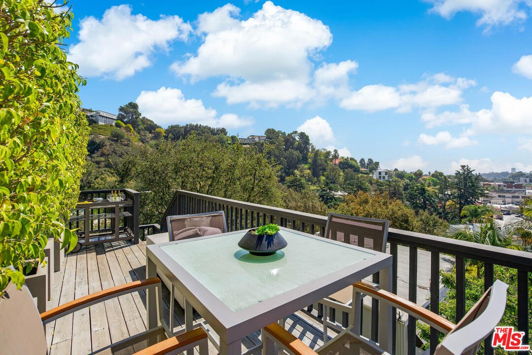 1068 Casiano Road Los Angeles, CA 90049 - Photo 36 of 39