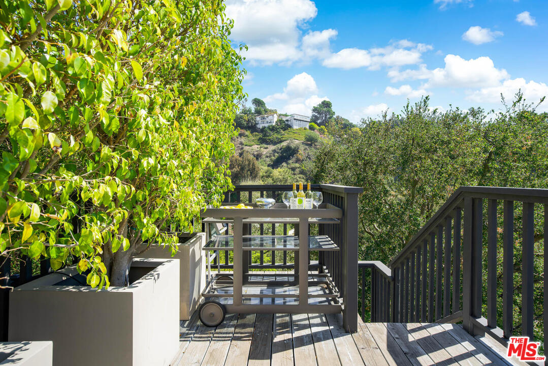 1068 Casiano Road Los Angeles, CA 90049 - Photo 37 of 39