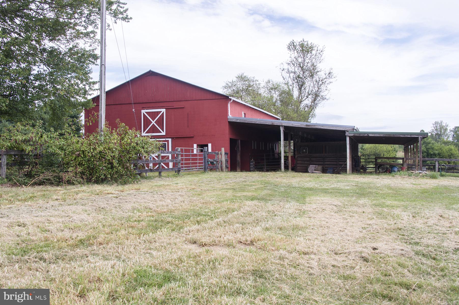 18780 Lincoln Road Hamilton, VA 20158 - Photo 11 of 80 Large Center Aisle Barn