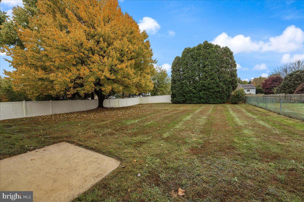 315 Willowbrook Road Boothwyn, PA 19061 - Photo 3 of 37 Open flat back yard