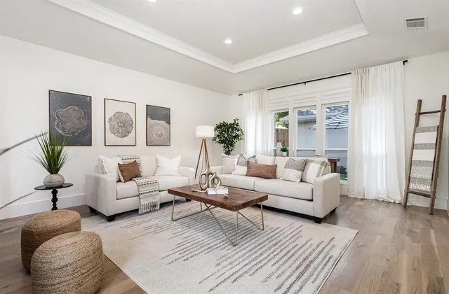 $960,000 | 6402 Lakewood Boulevard, Dallas, TX 75214