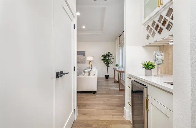 $960,000 | 6402 Lakewood Boulevard, Dallas, TX 75214