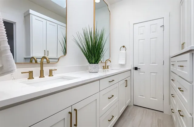 $960,000 | 6402 Lakewood Boulevard, Dallas, TX 75214