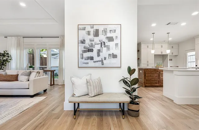 $960,000 | 6402 Lakewood Boulevard, Dallas, TX 75214