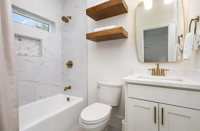 $960,000 | 6402 Lakewood Boulevard, Dallas, TX 75214