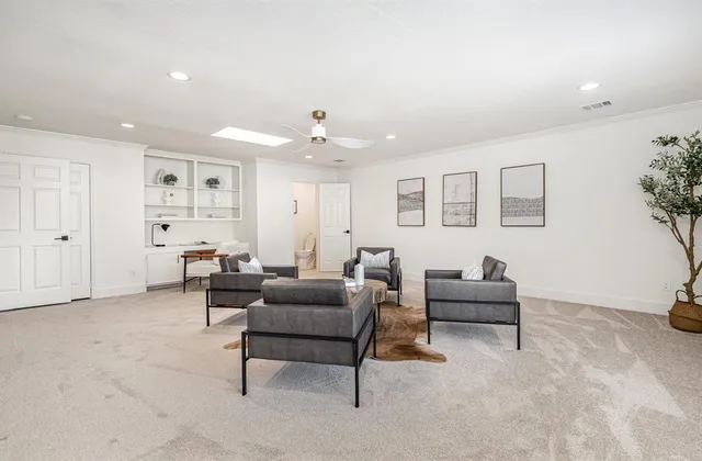 $960,000 | 6402 Lakewood Boulevard, Dallas, TX 75214