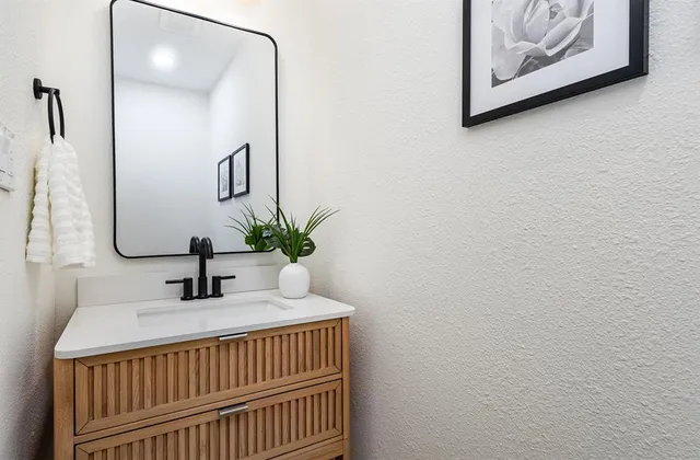 $960,000 | 6402 Lakewood Boulevard, Dallas, TX 75214