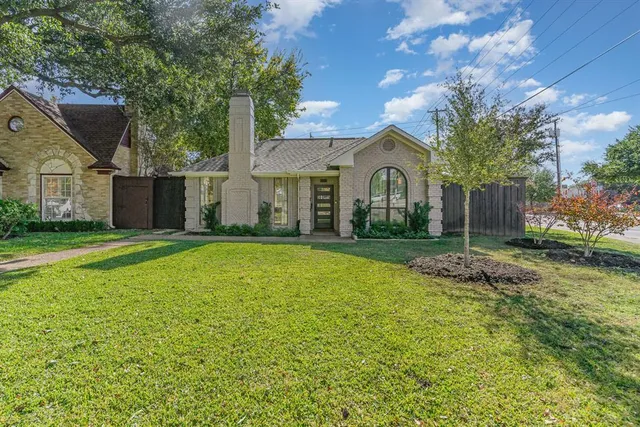 $960,000 | 6402 Lakewood Boulevard, Dallas, TX 75214