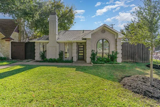 $960,000 | 6402 Lakewood Boulevard, Dallas, TX 75214