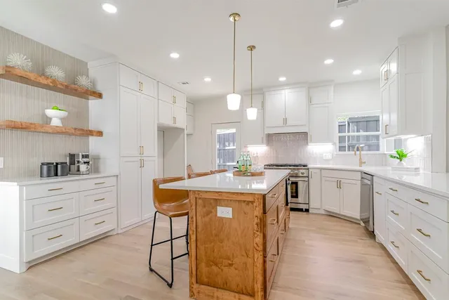 $960,000 | 6402 Lakewood Boulevard, Dallas, TX 75214