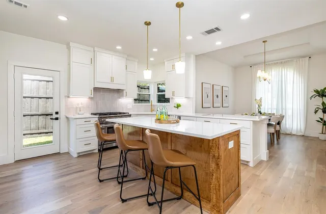 $960,000 | 6402 Lakewood Boulevard, Dallas, TX 75214