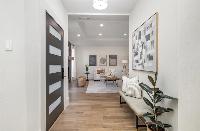 $960,000 | 6402 Lakewood Boulevard, Dallas, TX 75214