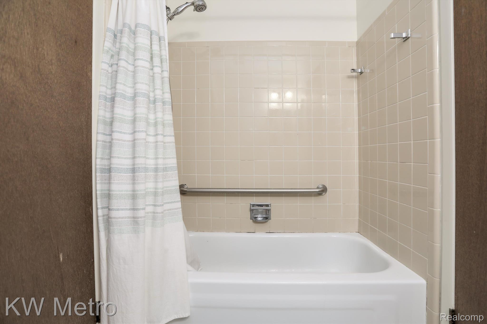 1149 Pine Ridge Court Rochester, MI 48306 - Photo 18 of 27 Gallery Image 18