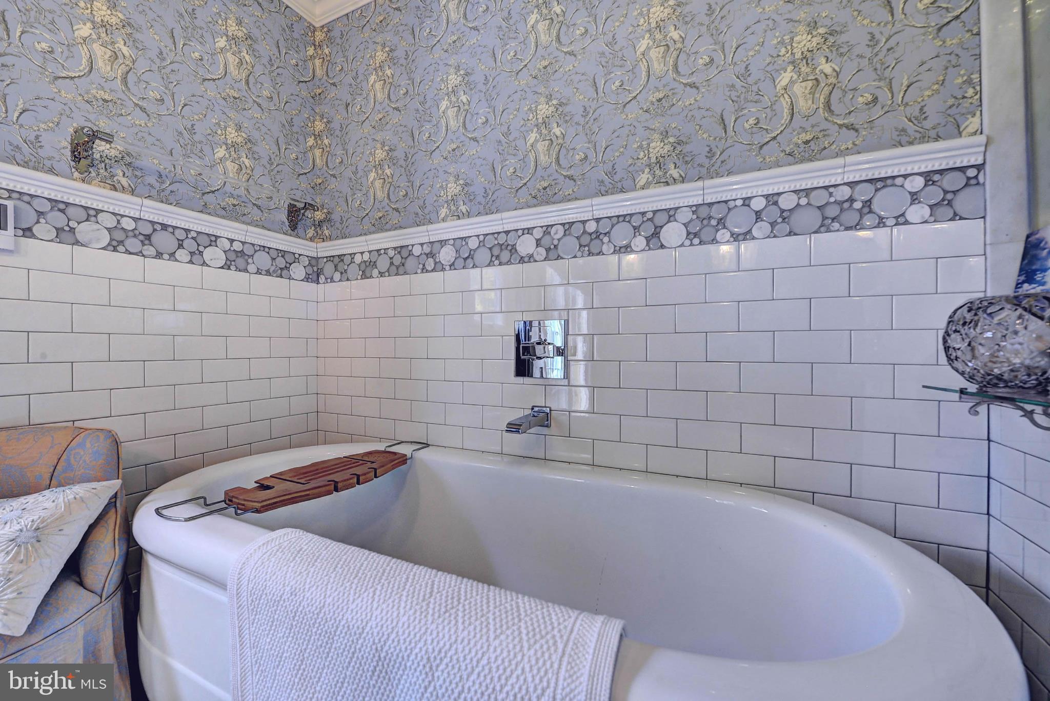 35112 Bloomfield Road Round Hill, VA 20141 - Photo 32 of 41 Relaxing Soaking Tub